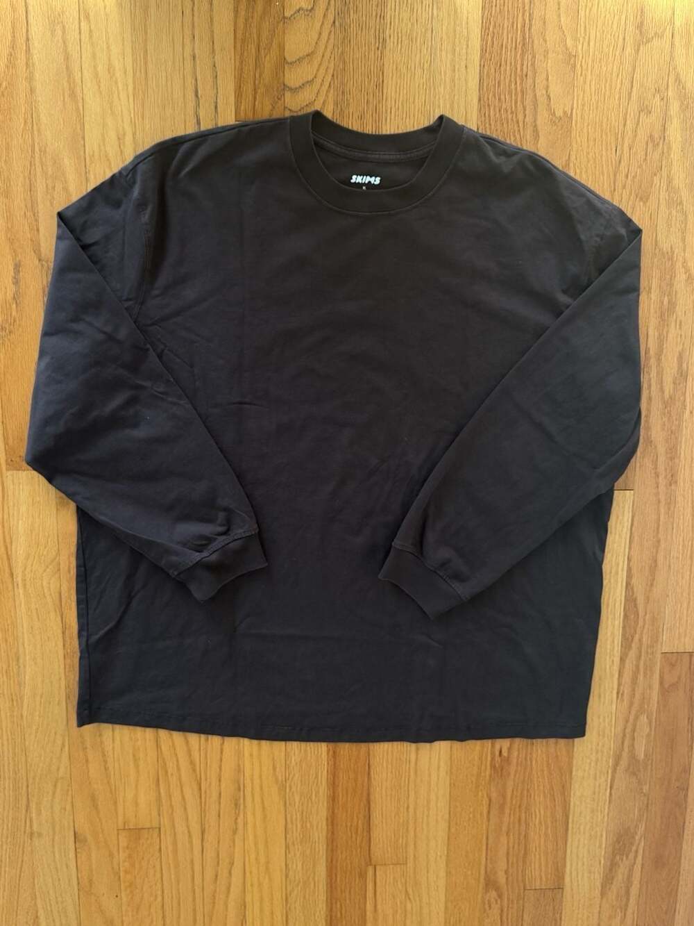 SKIMS Relaxed Fit Long Sleeve T-Shirt in Obsidian Brown XL